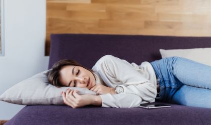 Tirar uma soneca à tarde faz bem? Estudo diz que não; entenda