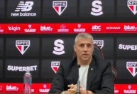 Crespo despista sobre contratações e explica como usará base no São Paulo