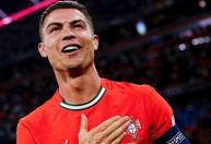 Alex Telles revela mensagem de Cristiano Ronaldo sobre jogar no Brasil