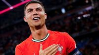 Alex Telles revela mensagem de Cristiano Ronaldo sobre jogar no Brasil
