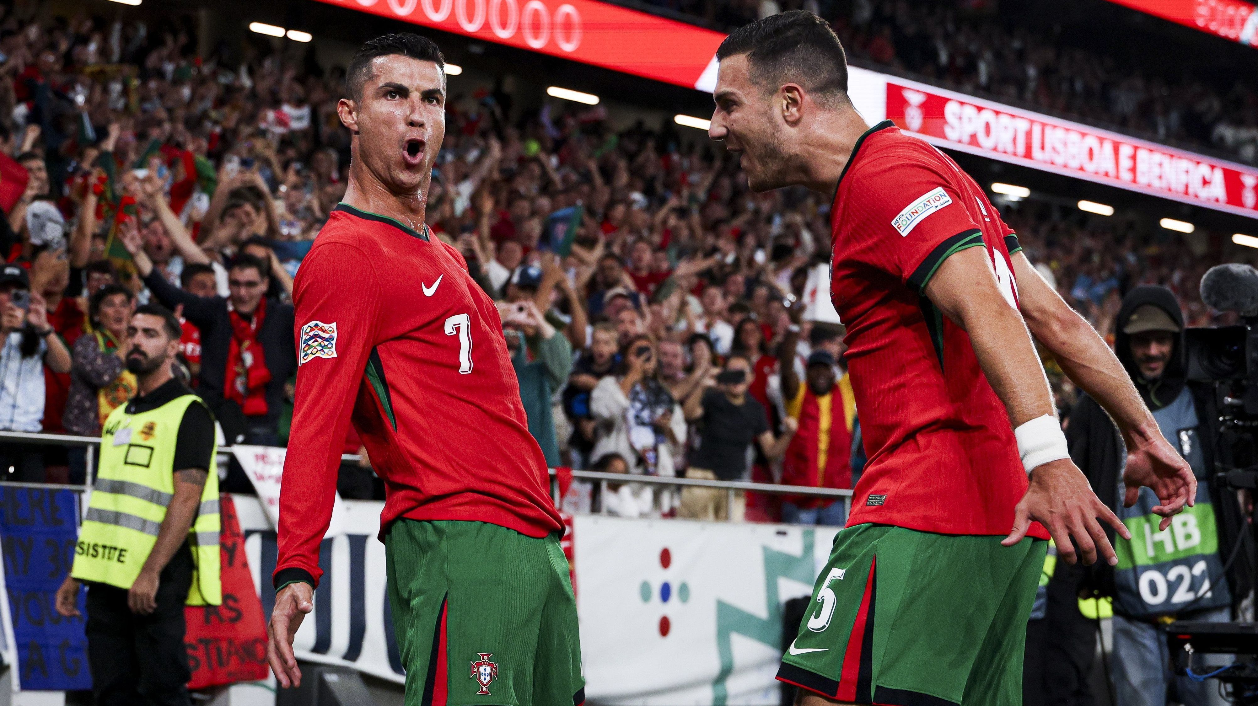 Cristiano Ronaldo comemora gol por Portugal