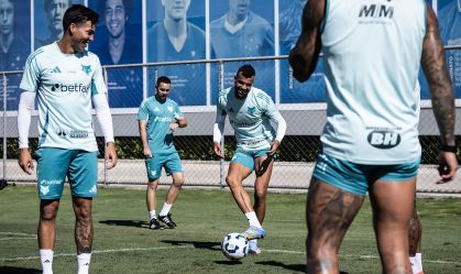 Cruzeiro se reapresenta na Toca II com direito a "rachão" após férias