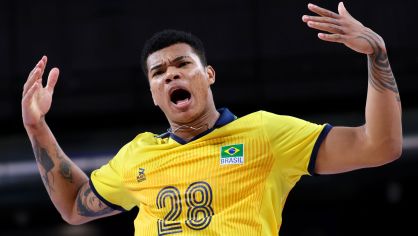 Darlan comemora ponto do Brasil no vôlei masculino