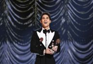 Darren Criss, ator de "Glee", ganha seu primeiro Tony