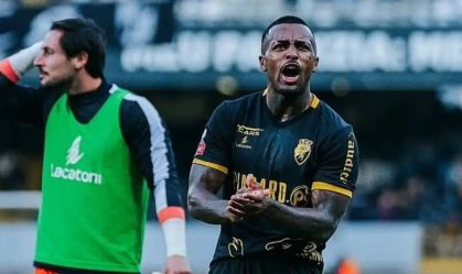 Corinthians demonstra interesse em David Pastor, lateral de clube europeu