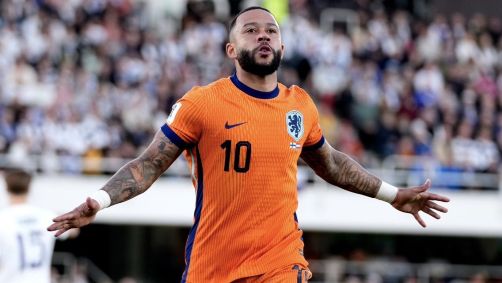 Memphis Depay comemora gol pela Holanda nas Eliminatórias