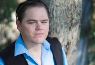 Relembre carreira de Devin Harjes, ator de "Gotham", que morreu aos 41 anos