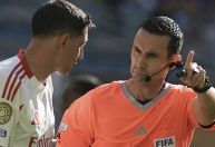Di María diz que árbitro “permitiu muita porrada” em Boca Jrs. x Benfica
