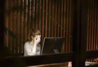 Dor de cabeça tensional: 8 cuidados e remédios caseiros para aliviá-la