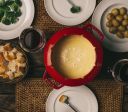 Frio está chegando: onde comer fondue em São Paulo