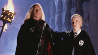 Pai e filho em "Harry Potter", astros se reencontram em evento; veja
