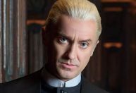 Tom Felton diz que controvérsias sobre J.K. Rowling não o afetam: "Grato"
