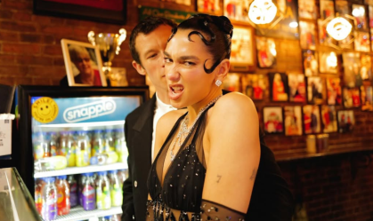 Dua Lipa confirma noivado com Callum Turner: "Muito emocionante"