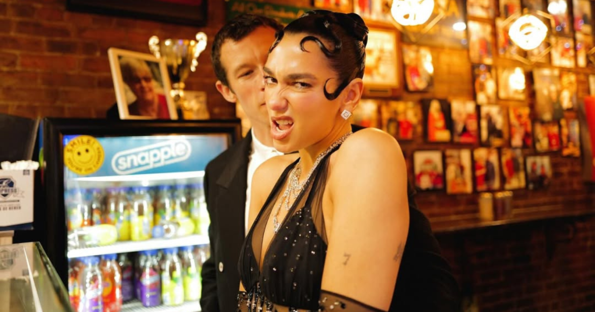 Dua Lipa e Callum Turner se casam em Londres, diz jornal
