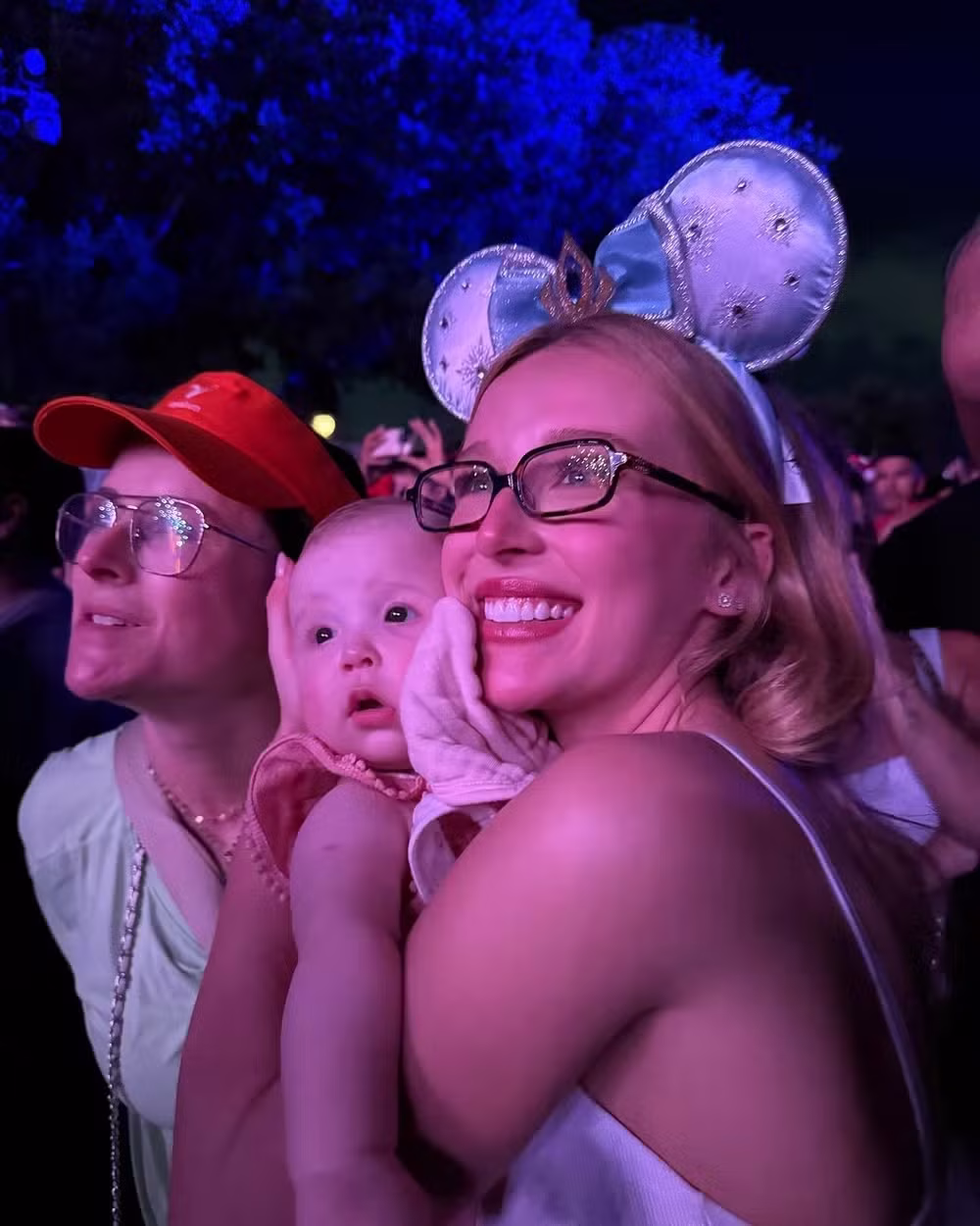 Duda Reis e a filha, Aurora, na Disney