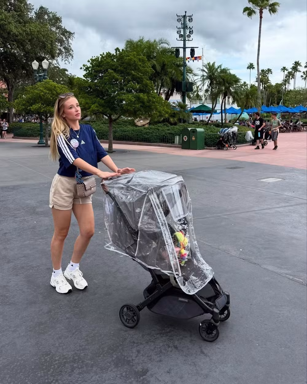 Duda Reis e a filha, Aurora, na Disney • Reprodução/Instagram