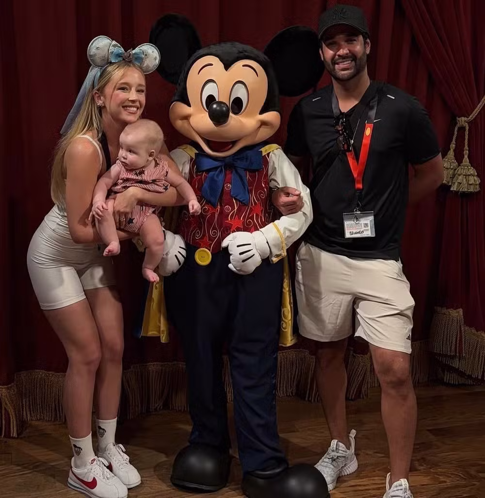 Duda Reis, Du Nunes e Aurora na Disney • Reprodução/Instagram