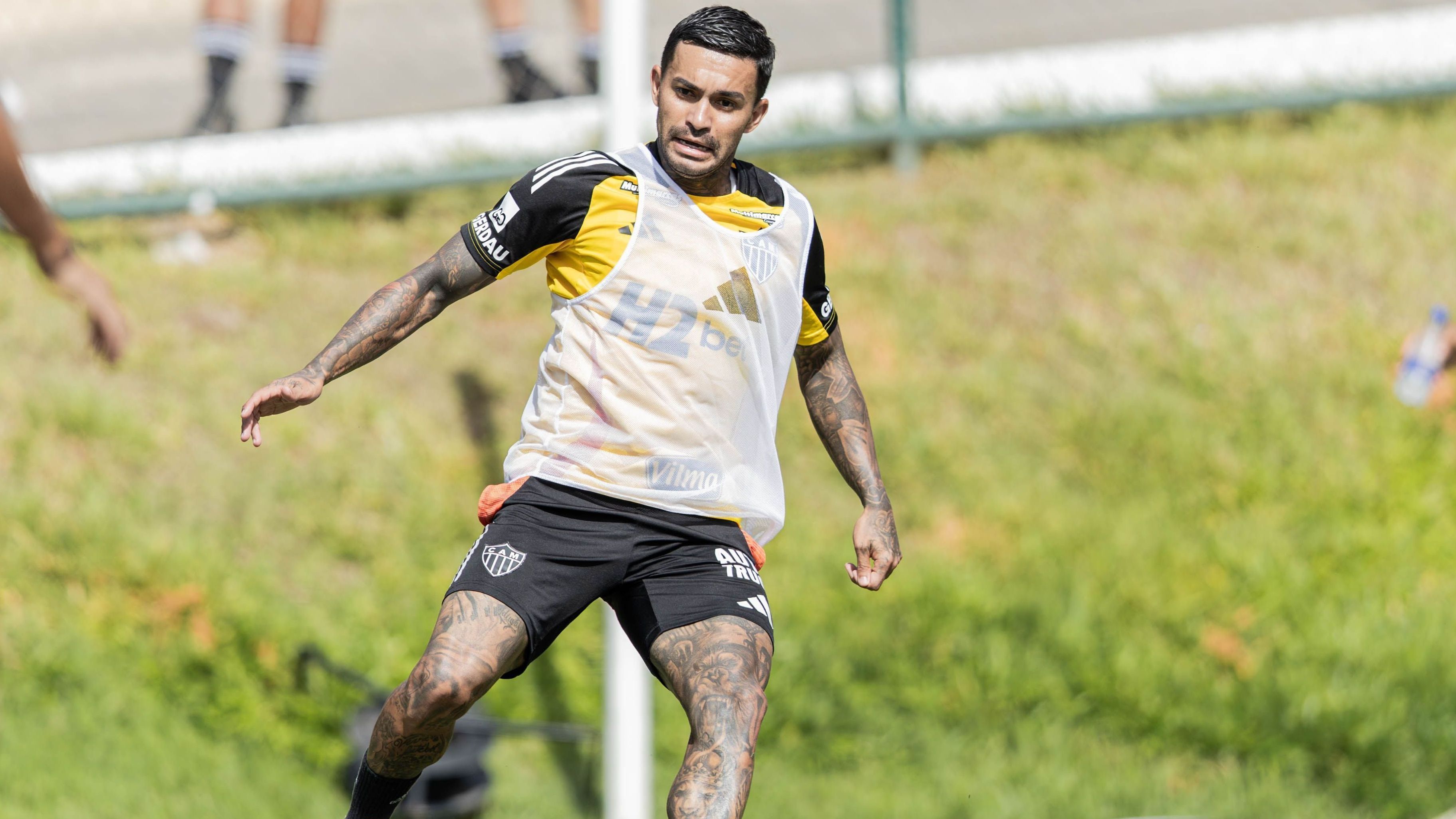 Dudu em treino do Atlético-MG
