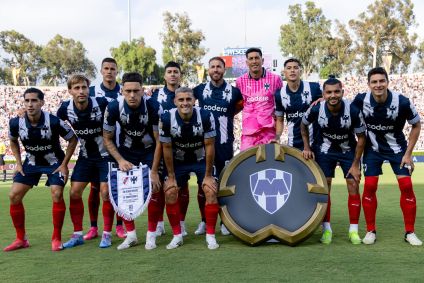 O elenco do Monterrey antes do jogo contra o River Plate, pelo Mundial de Clubes