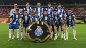 O elenco do Porto antes do jogo contra o Al-Ahly, no Mundial de Clubes