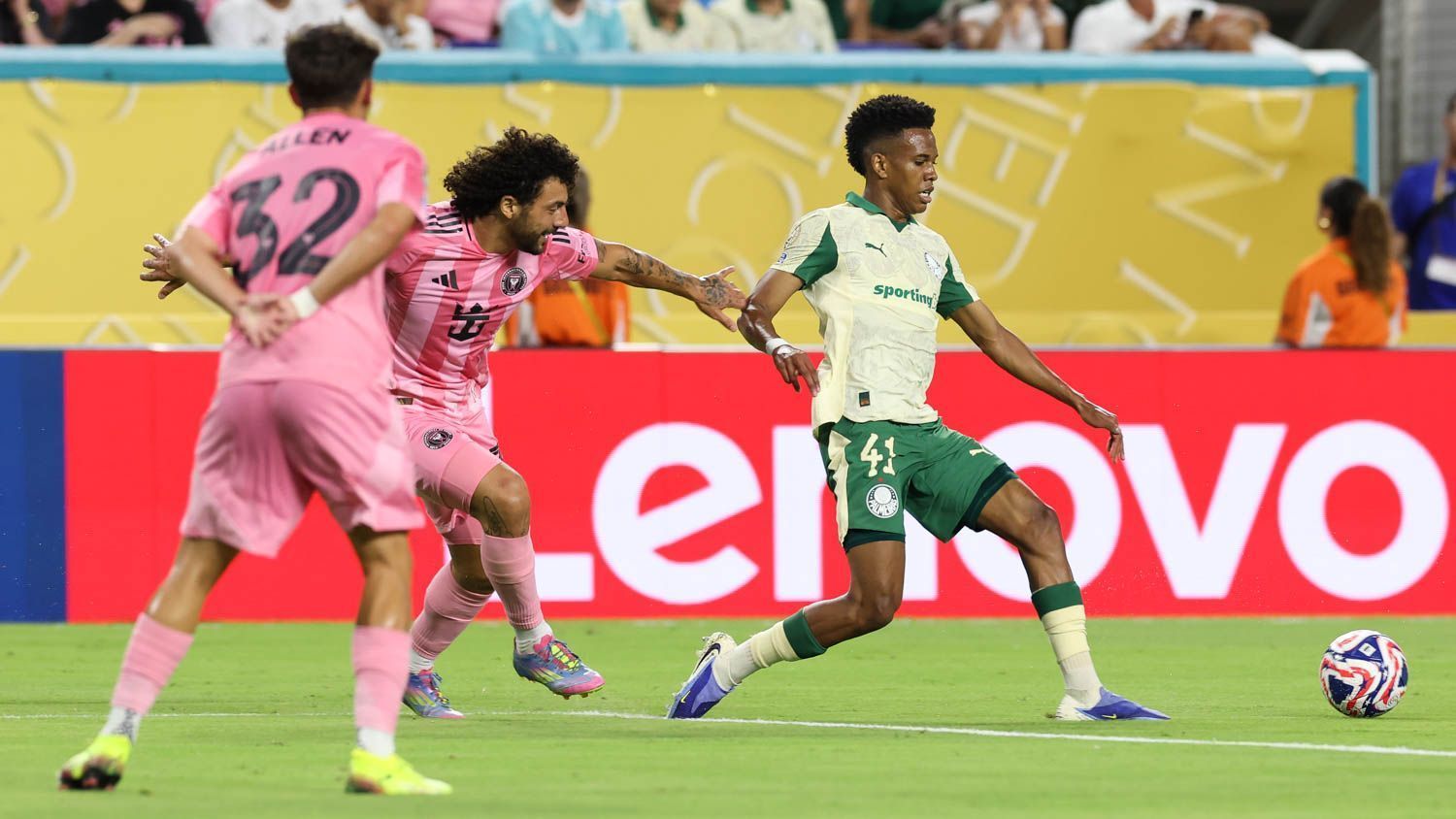 Estêvão durante empate entre Inter Miami e Palmeiras pela Copa do Mundo de Clubes