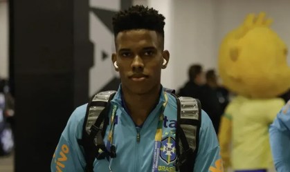 Estêvão foi reserva no último jogo do Brasil