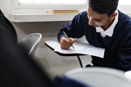 estudante fazendo simulado