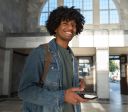 Programa abre 15 mil vagas em curso de inglês gratuito para pessoas negras