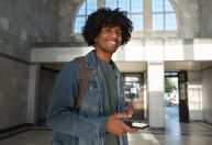 Programa abre 15 mil vagas em curso de inglês gratuito para pessoas negras