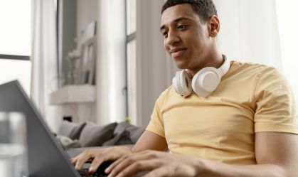 Unisa oferece mais de 400 cursos on-line e gratuitos para fazer nas férias