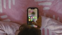 Uso excessivo de redes sociais agrava saúde mental de adolescentes