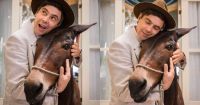 "Êta Mundo Melhor": Sérgio Guizé conta curiosidades sobre o burro Policarpo