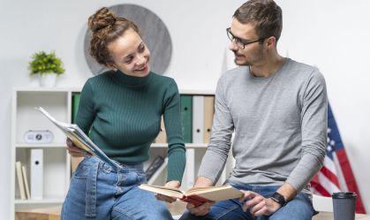 Trava na hora de falar inglês? Veja 6 estratégias para conversar sem medo