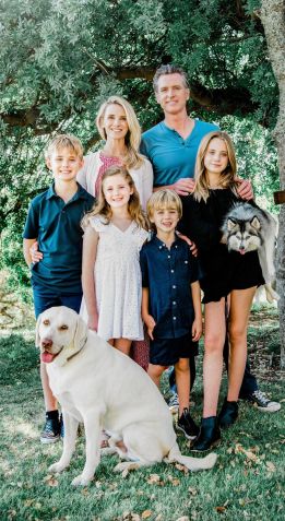 Gavin Newsom, governador da Califórnia e família • Divulgação