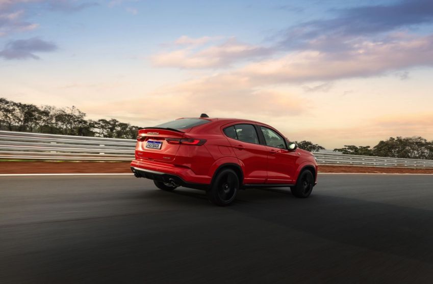 Linha 2026 do Fastback Abarth • Divulgação