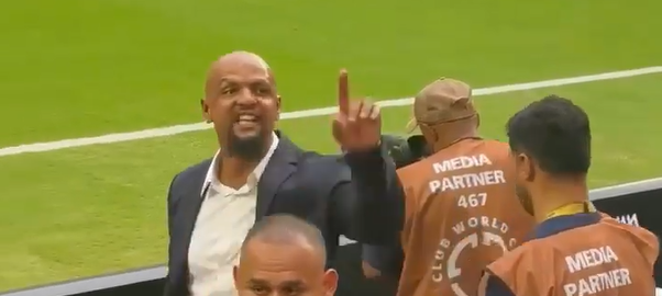 Felipe Melo se irrita com torcedor e rebate provocações durante partida entre Flamengo e Bayern de Munique, no Mundial de Clubes