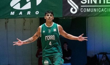 Jogador acerta arremesso do garrafão de defesa e decide jogo no último segundo; veja vídeo