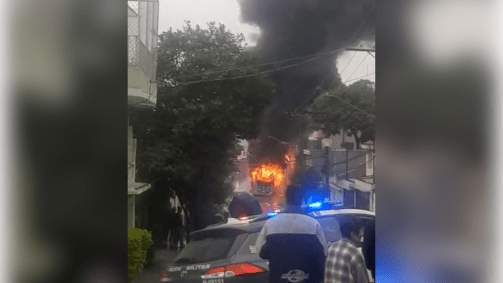ÔNIBUS PEGA FOGO E CAUSA INCÊNDIO