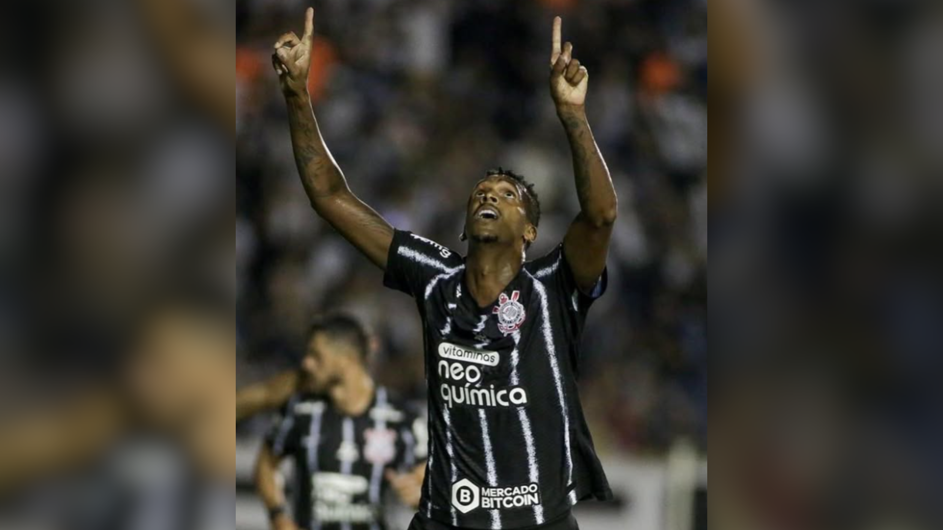 Atacante Jô