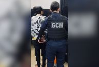 SP: Mulher pede socorro por violência doméstica e é presa por ser foragida
