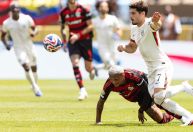 Titular do Flamengo revela conversa com Wesley após erro contra o Chelsea