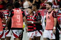 Flamengo atropela Fortaleza, aumenta crise do rival e lidera o Brasileirão