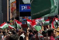 Torcida do Fluminense enche a Times Square e faz festa nos EUA; veja