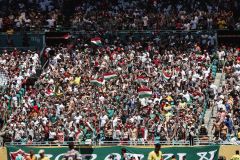 Torcida do Fluminense no jogo contra o Mamelodi Sundowns