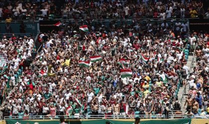 Torcida do Fluminense no jogo contra o Mamelodi Sundowns