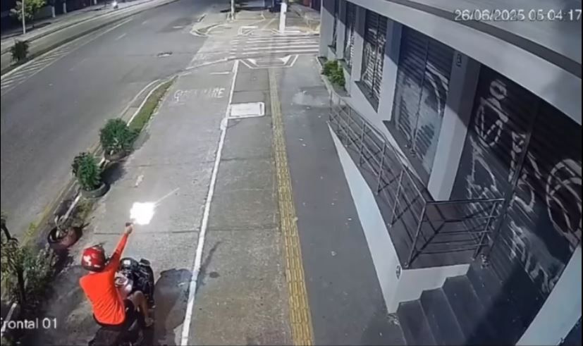 Imagem de destaque do post: Motociclistas atacam a tiros academia de esposa de vereador em Belém