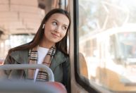 Saiba quais são as frases-chave para falar inglês no ônibus, metrô ou trem 