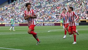Alex Witsel comemora o segundo gol do Atlético de Madrid sobre o Seattle Sounders