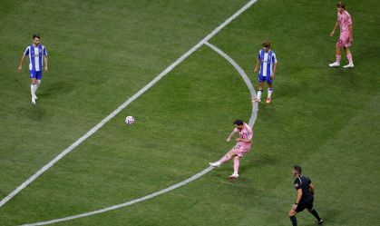 Messi marca golaço contra o Porto no Mundial de Clubes; veja