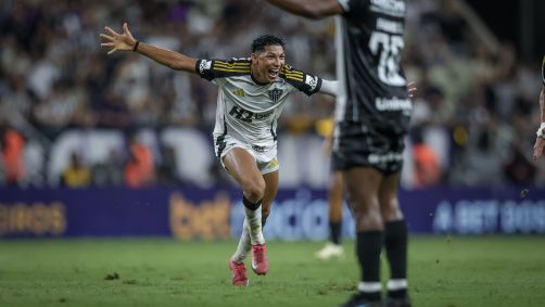 Rony comemora golaço na vitória do Atlético-MG sobre o Ceará